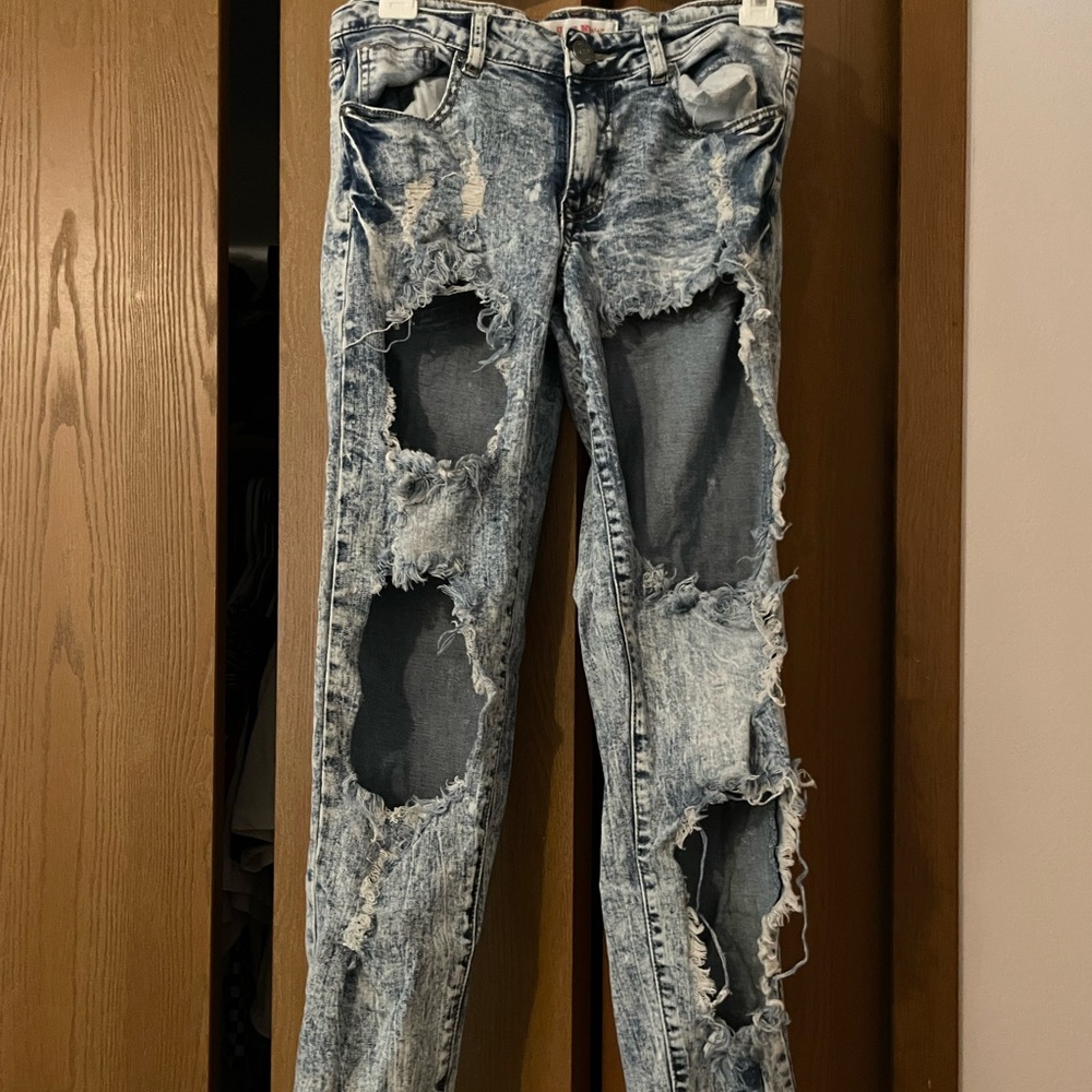 Hot kiss ripped jeans